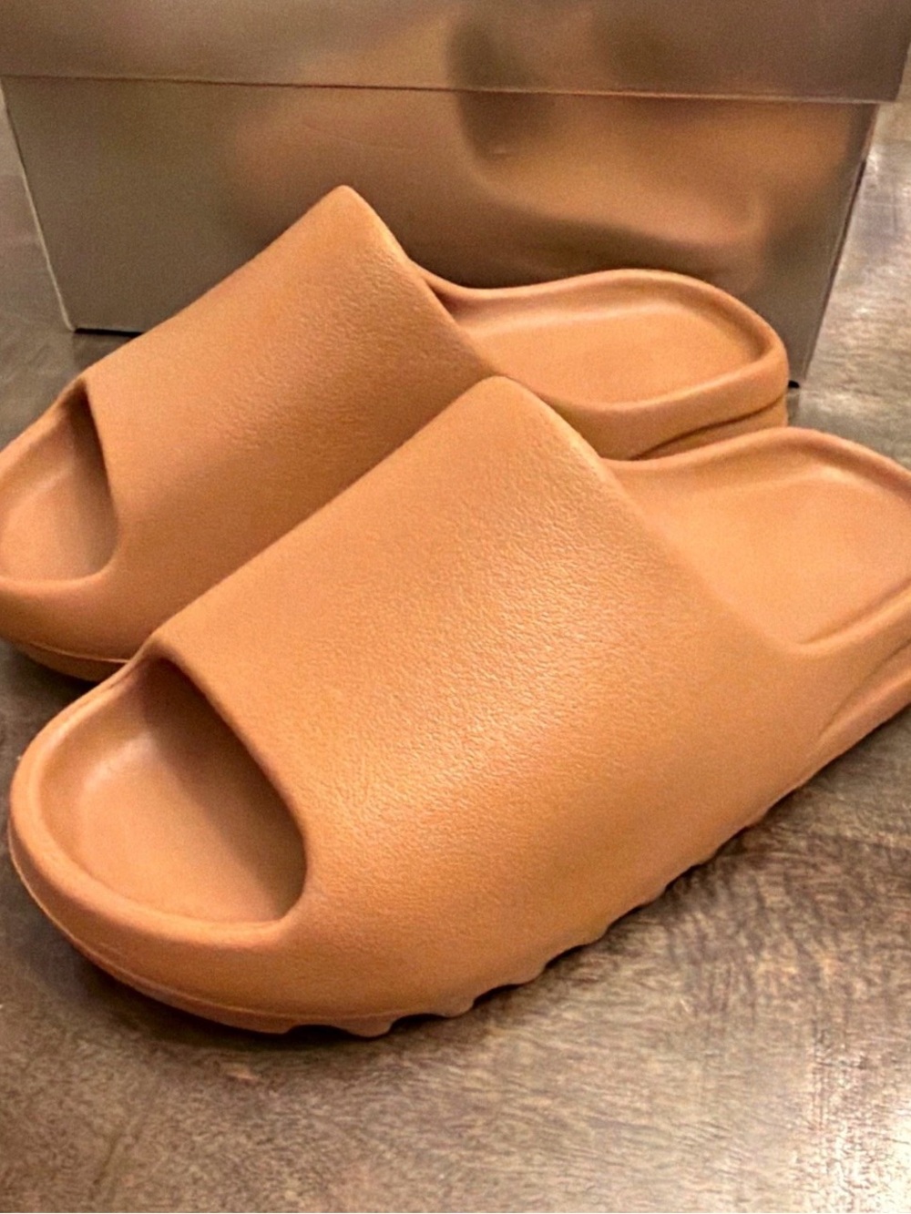 YEEZY Slide Sandals in Caramel Mens 8
